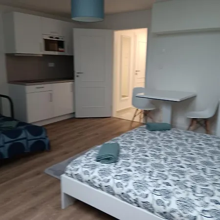 Cozy 1 Bedroom Апартаменты *